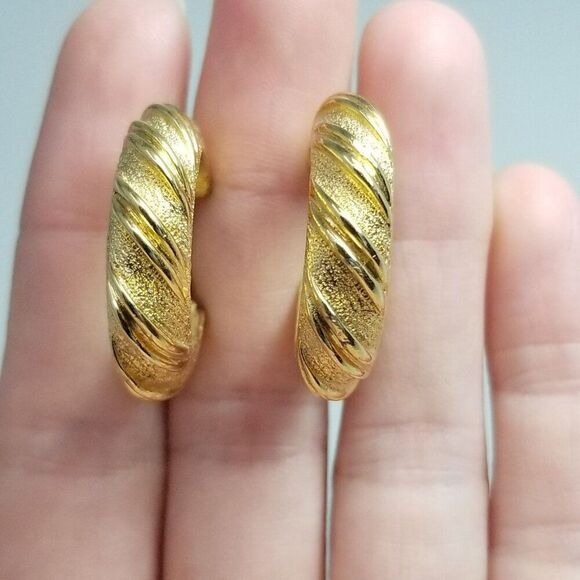 Vintage Monet Gold Tone Clip On Hoop Earrings, Spiral Texture Design, Signed - Picture 2 of 8